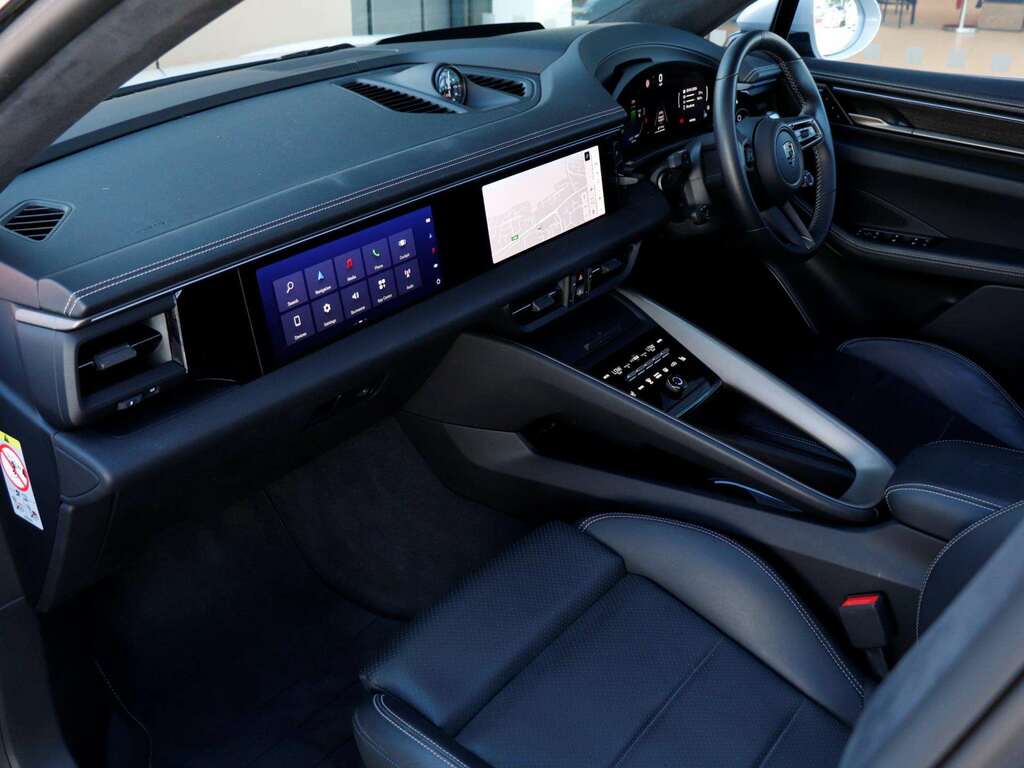 Porsche Macan Turbo 2024 EY74URW Grey #6