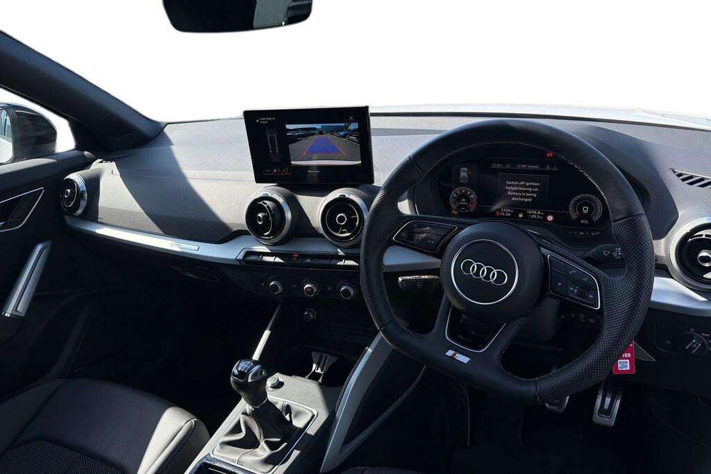 Audi Q2 30 Tfsi 116 Black Edition 2025 KP75UEC White #6