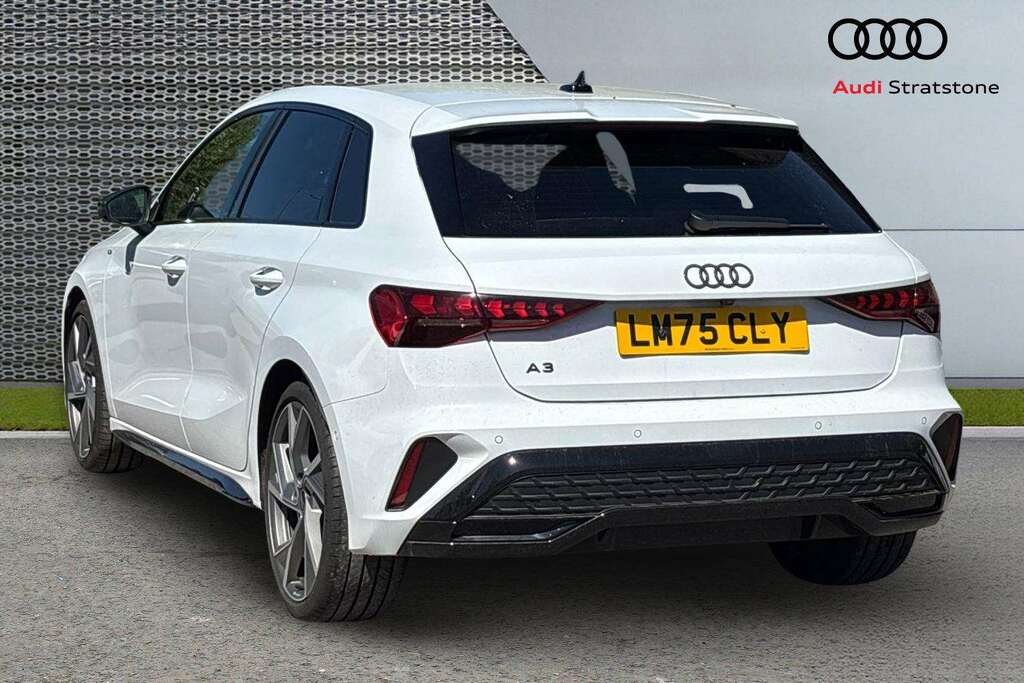 Audi A3 1.5 Tfsi 150 Black Edition S Tronic 2025 LM75CLY White #3