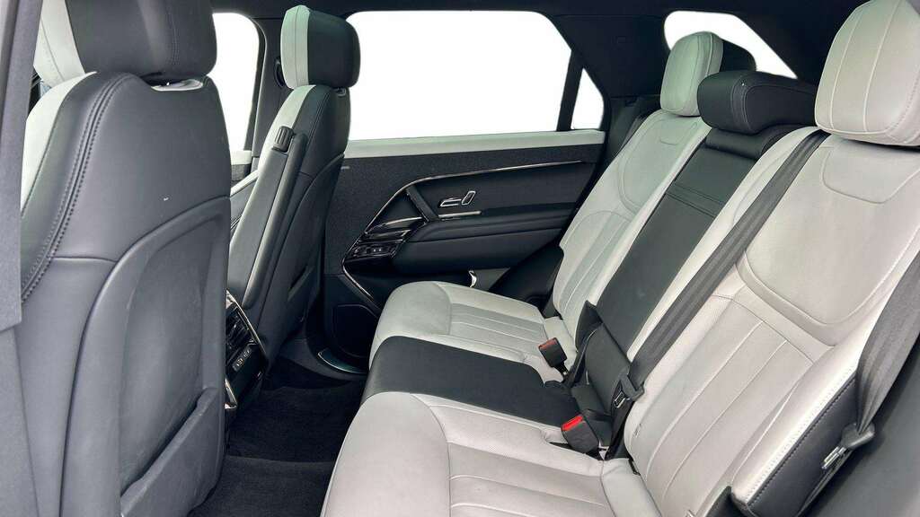 Land Rover Range Rover Sport 3.0 D300 Dynamic Se 2024 RO24OLA Black #4