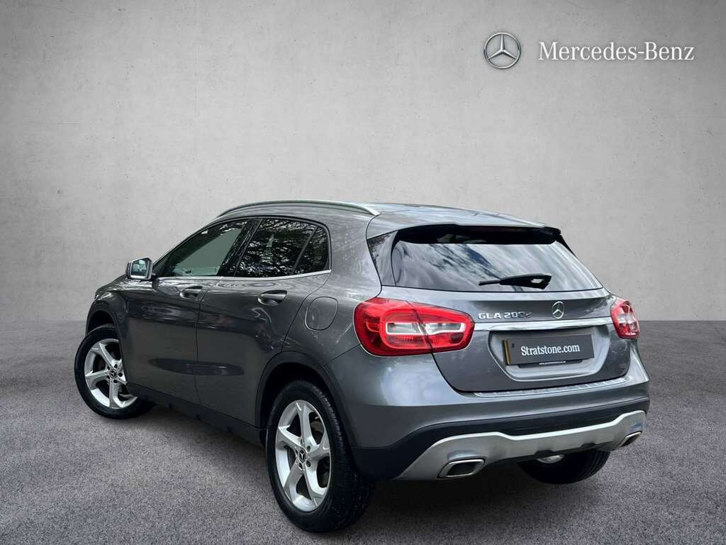 Mercedes-Benz GLA Class 200D Sport 2018 Grey #2