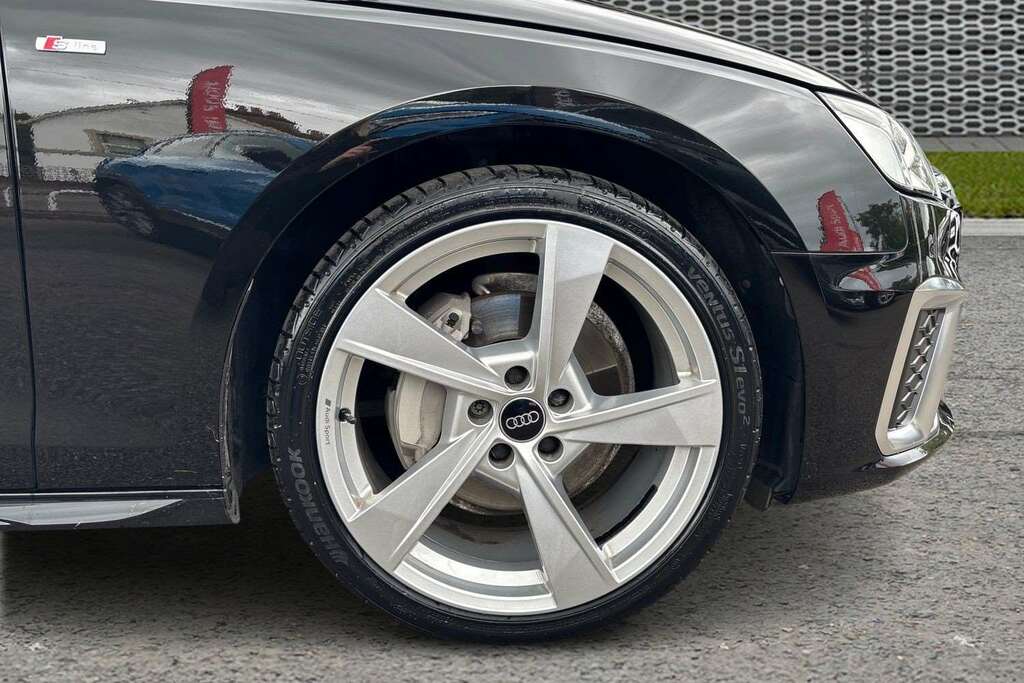 Audi A4 40 Tfsi 204 S Line S Tronic 2024 YD24BMU Black #4