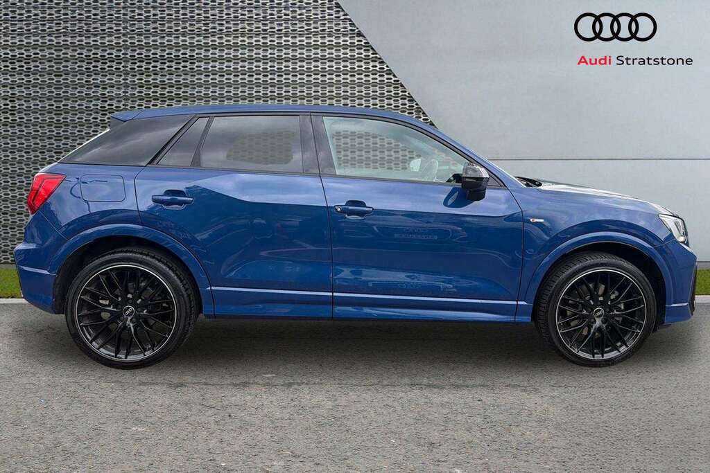 Audi Q2 35 Tfsi Black Edition S Tronic 2025 KR25XZL Blue #4