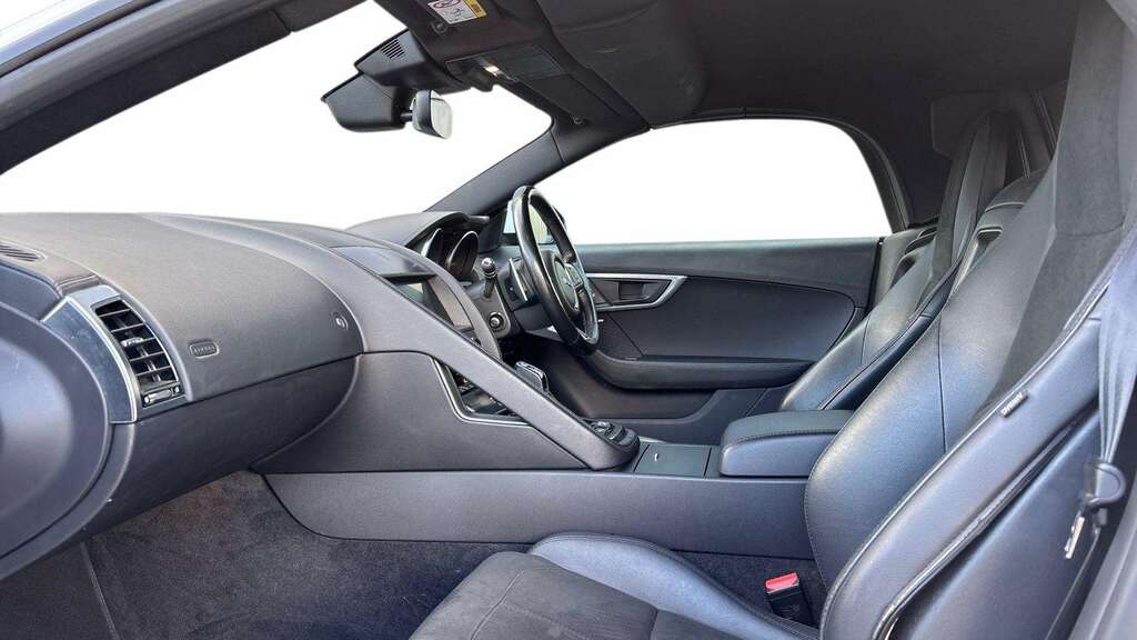 Jaguar F-Type 3.0 Supercharged V6 R-dynamic 2019 RO69SZV White #2
