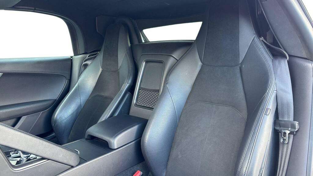 Jaguar F-Type 3.0 Supercharged V6 R-dynamic 2019 RO69SZV White #3