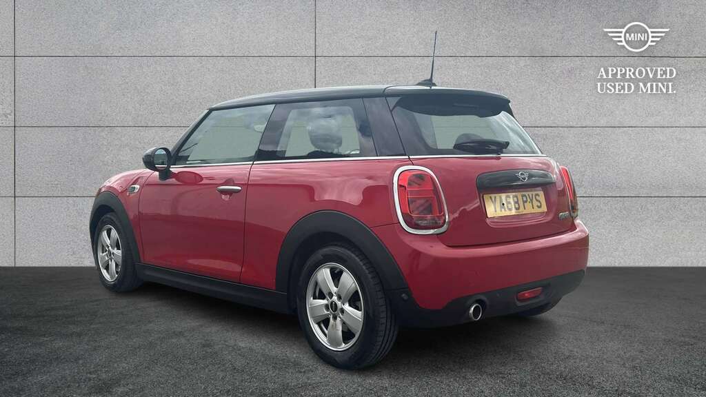 Mini Hatch 1.5 Cooper Classic II Comfortnav Pack Red