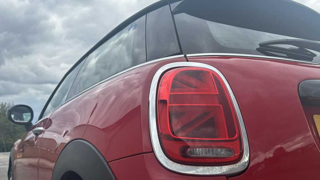 Mini Hatch 1.5 Cooper Classic II Comfortnav Pack YA68PYS Red #4