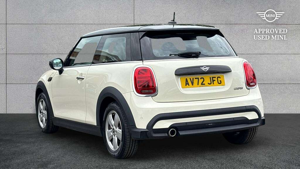 Mini Hatch 1.5 Cooper Classic 2022 AV72JFG White #2