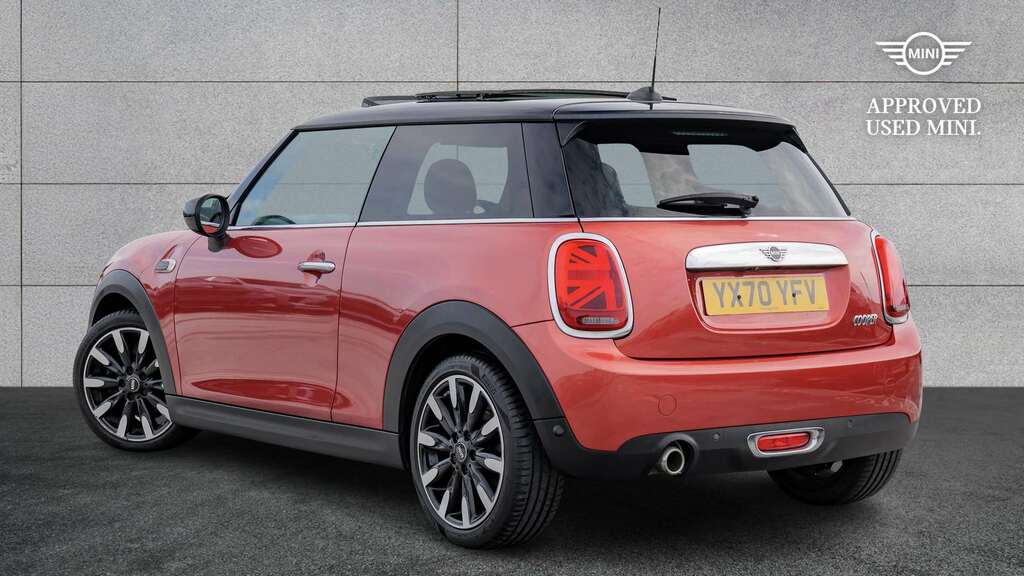 Mini Hatch 1.5 Cooper Exclusive II Comfortnav Pck YX70YFV Red #2