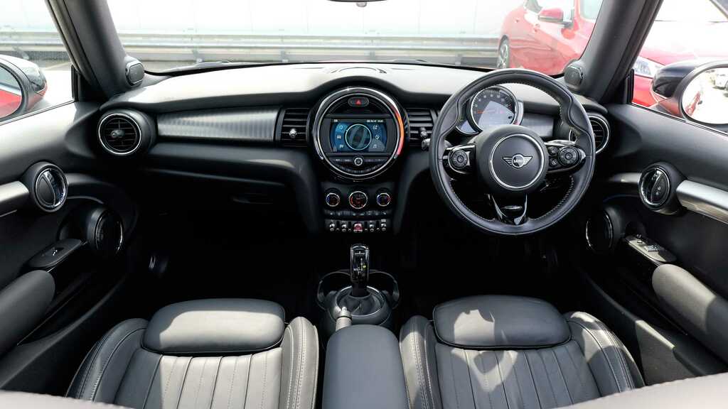 Mini Hatch 1.5 Cooper Exclusive II Comfortnav Pck YX70YFV Red #4