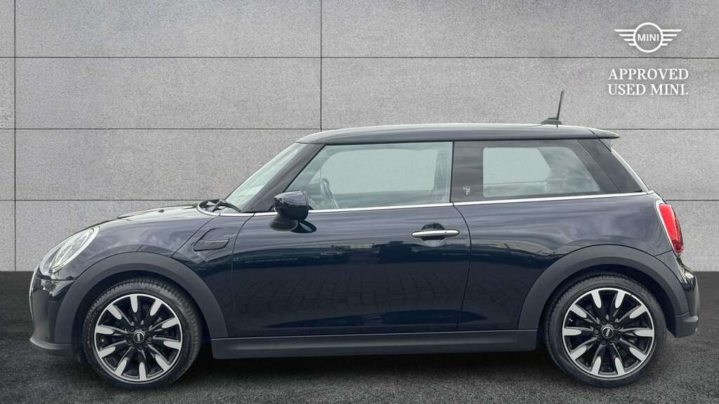 Mini Hatch 1.5 Cooper Exclusive 2022 GY72XEJ Black #4