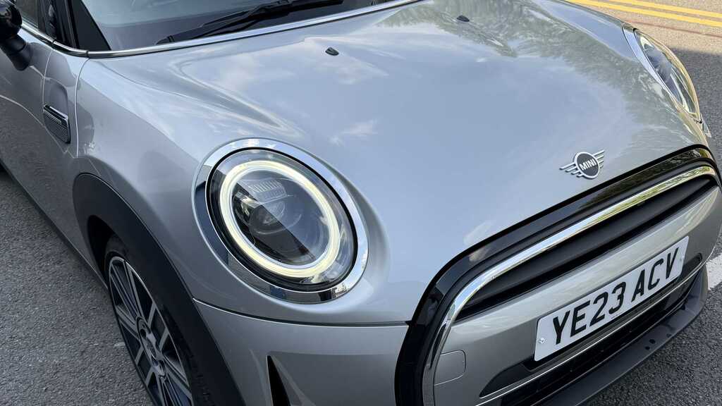 Mini Hatch 1.5 Cooper Exclusive Premium 2023 YE23ACV Silver