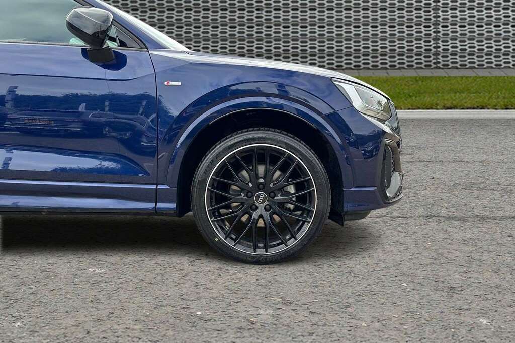 Audi Q2 35 Tfsi Black Edition 2023 BT23NYZ Blue #5