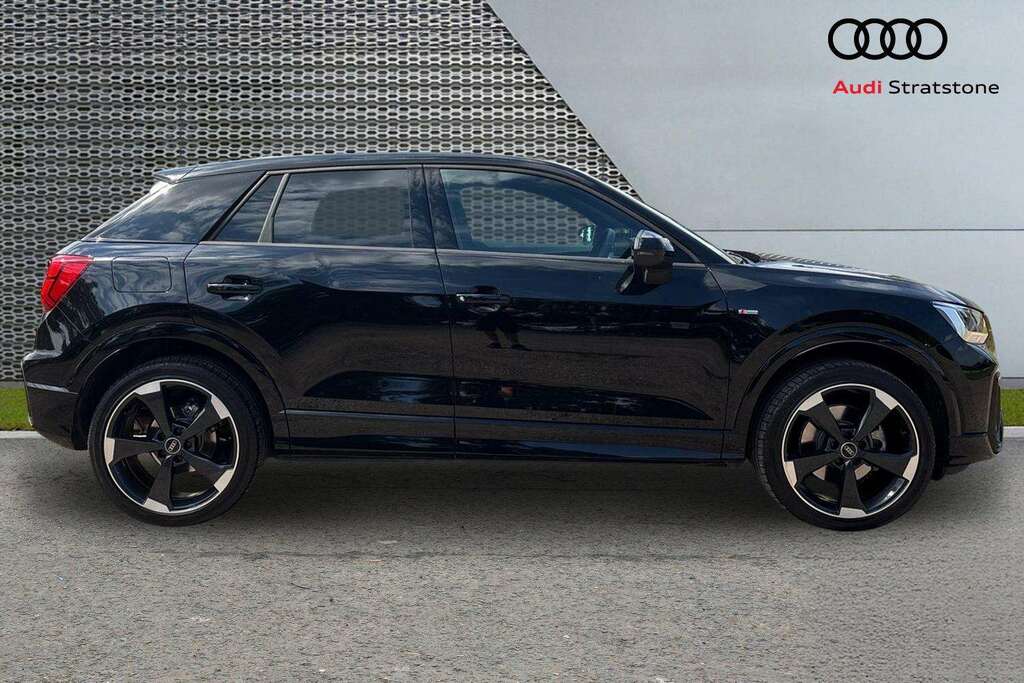 Audi Q2 35 Tfsi Black Edition 2025 LS75FXR Black #4