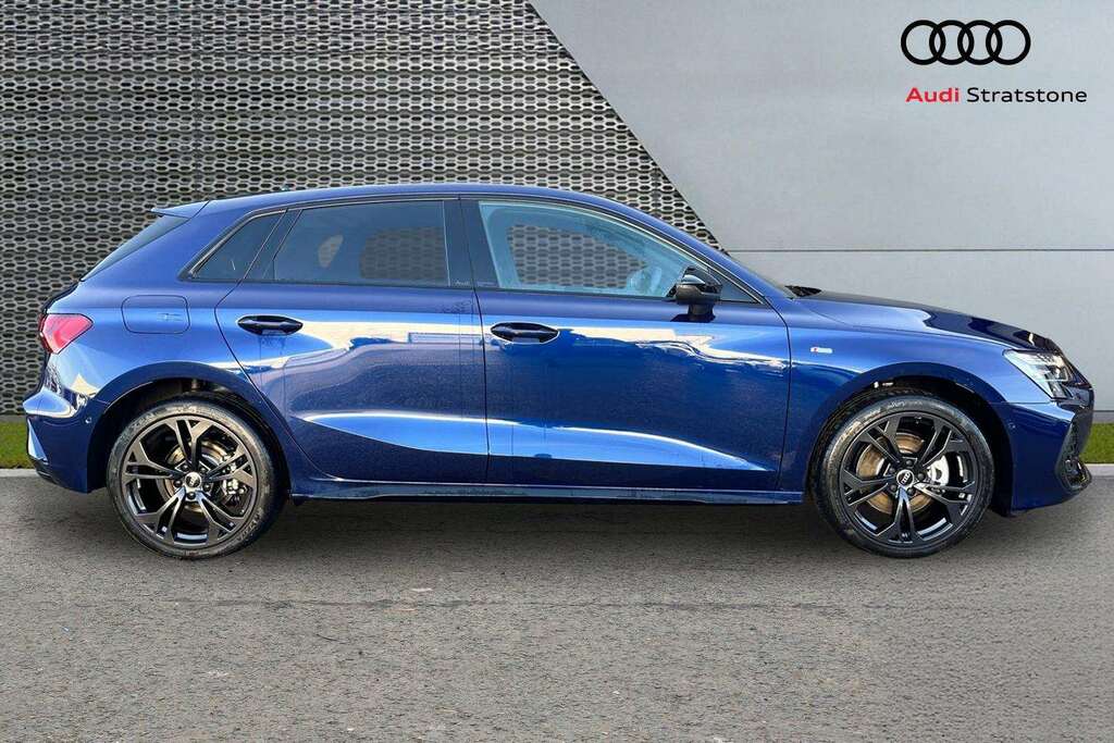 Audi A3 1.5 Tfsi E 204 Black Edition S Tronic 2026 DA26WGG Blue #4