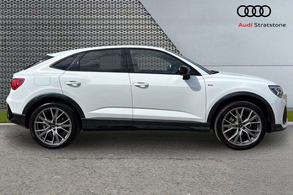 Audi Q3 35 Tfsi Black Edition S Tronic Tech Pack 202 LM75KME White #4