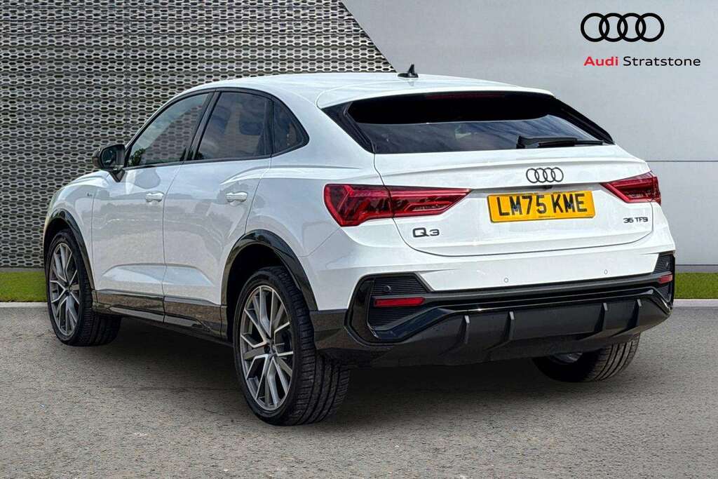 Audi Q3 35 Tfsi Black Edition S Tronic Tech Pack 202 LM75KME White #3