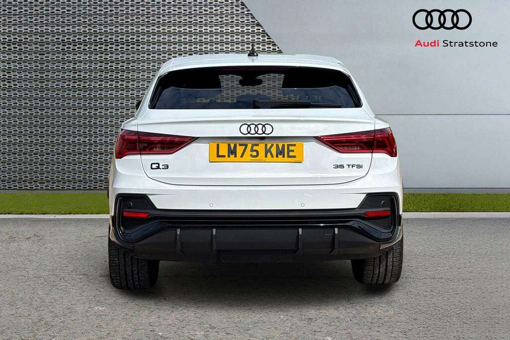 Audi Q3 35 Tfsi Black Edition S Tronic Tech Pack 202 LM75KME White #6
