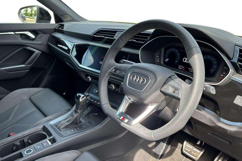 Audi Q3 35 Tfsi Black Edition S Tronic Tech Pack 202 LM75KME White #5