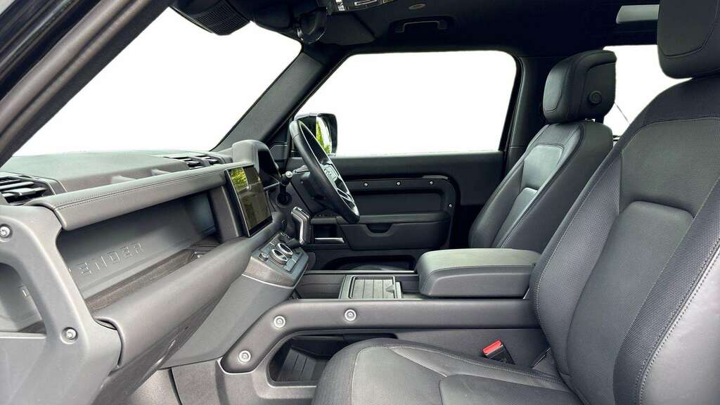 Land Rover Defender 90 3.0 D300 X-dynamic Hse 90 2024 Black