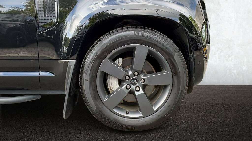 Land Rover Defender 90 3.0 D300 X-dynamic Hse 90 2024 GL73XSE Black #6