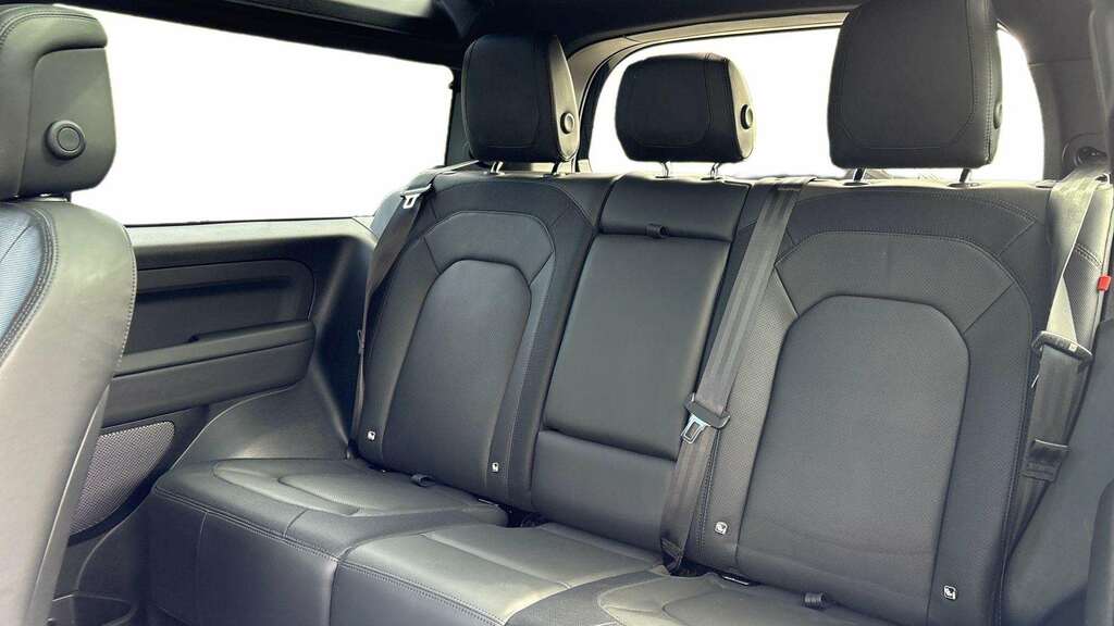 Land Rover Defender 90 3.0 D300 X-dynamic Hse 90 2024 GL73XSE Black #2
