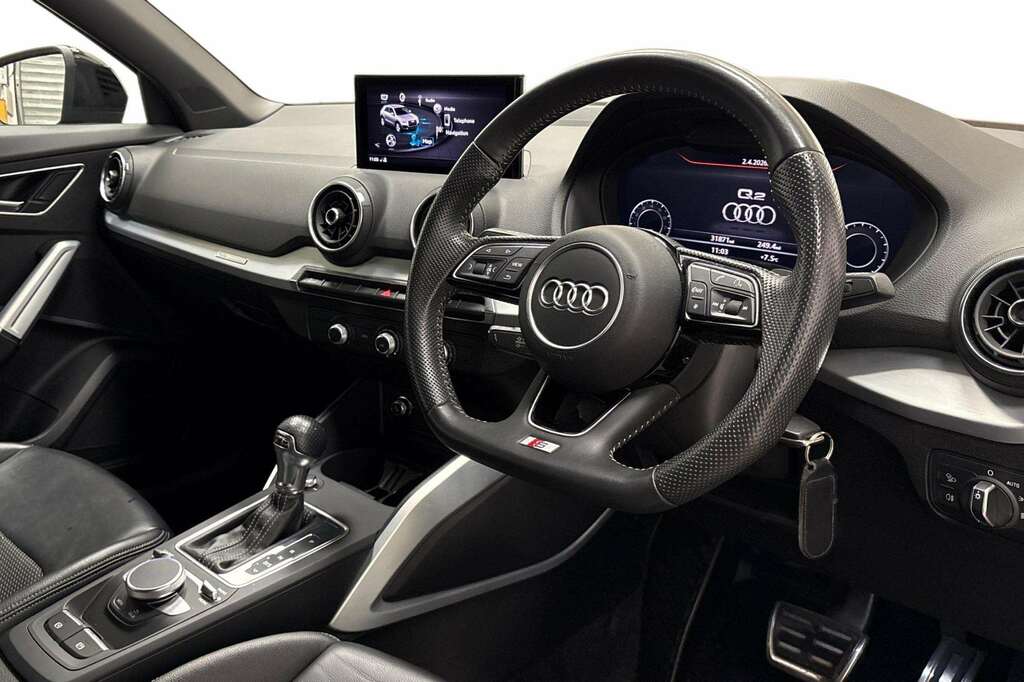 Audi Q2 35 Tfsi S Line S Tronic 2021 GK21FKL Black #6