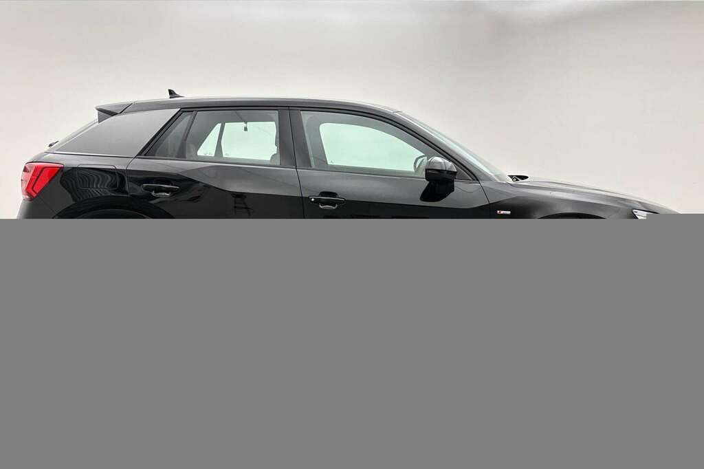 Audi Q2 35 Tfsi S Line S Tronic 2021 GK21FKL Black #4
