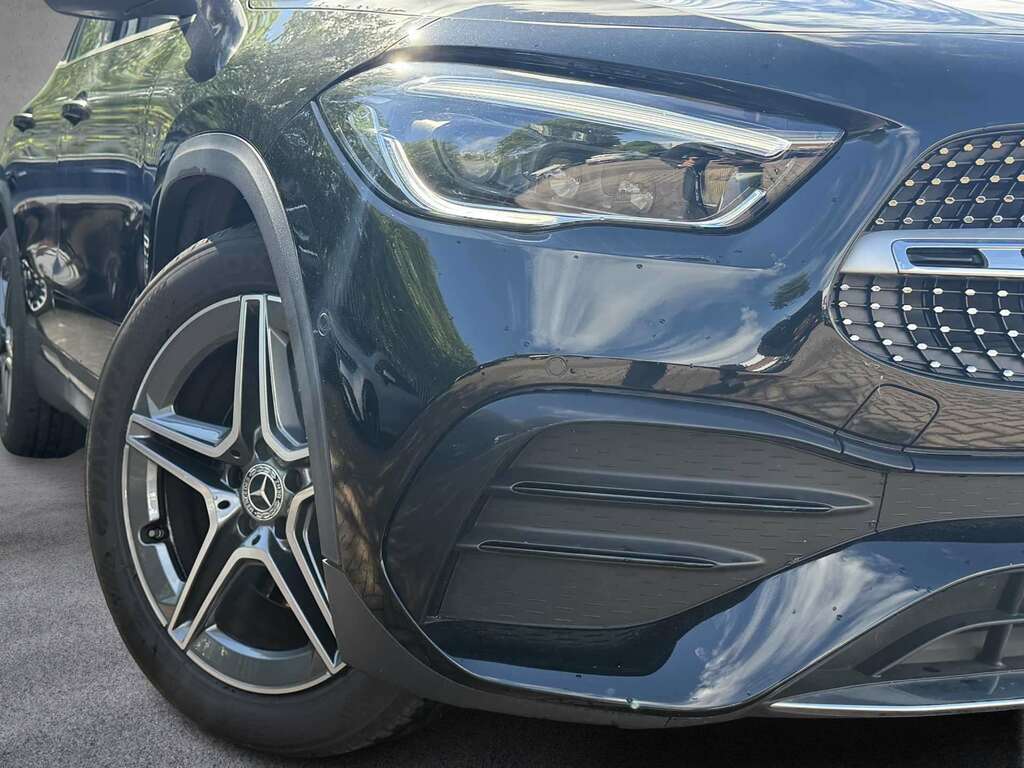 Mercedes-Benz GLA Class 220D 4Matic Amg Line Premium Plus 2021 Black #2