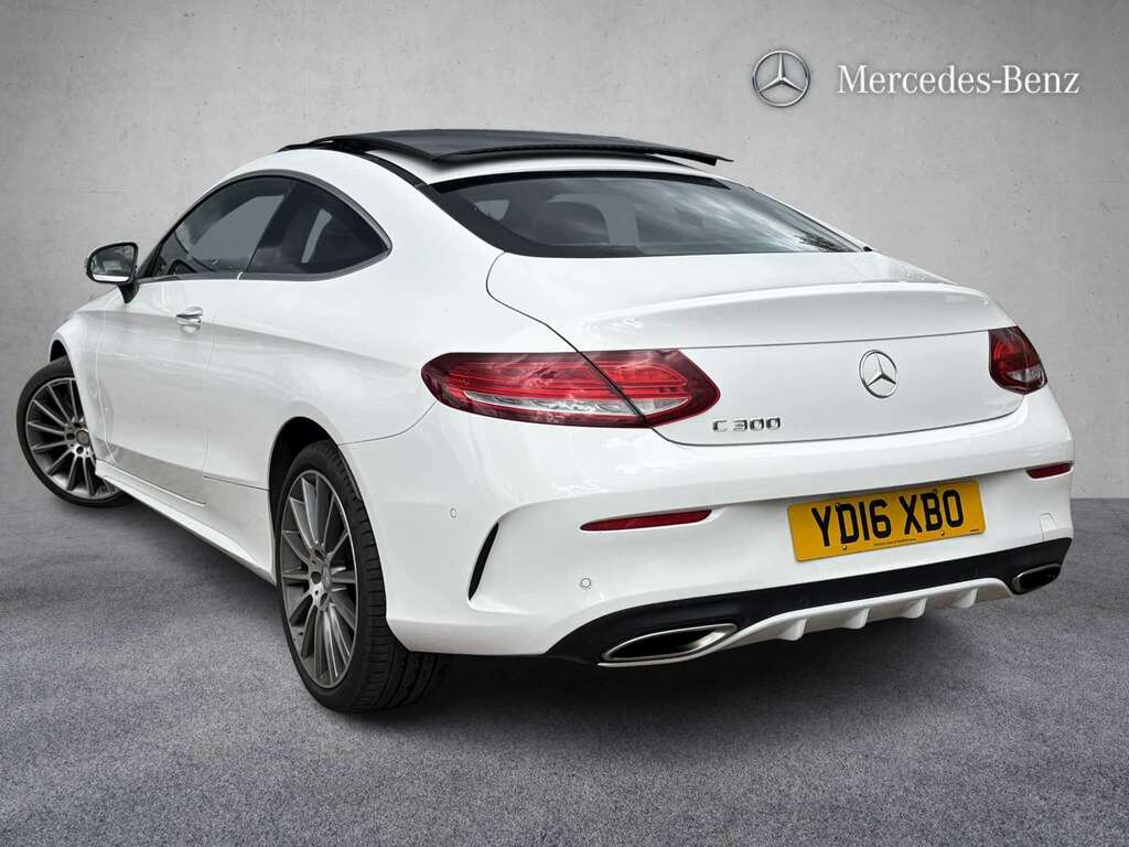 Mercedes-Benz C Class C300 Amg Line Premium Plus 2016 YD16XBO White #2