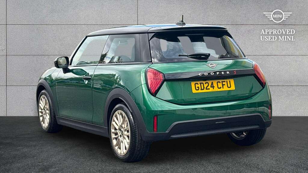 Mini Hatch 2.0 S Exclusive 2024 GD24CFU Green #2