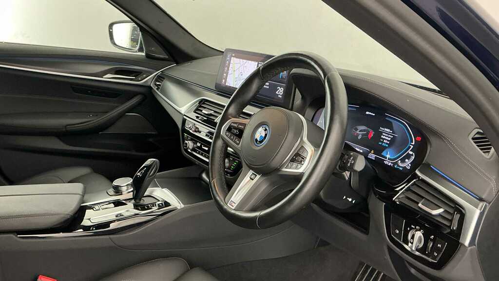 BMW 5 Series 530E M Sport 2023 YC73BRZ Blue #4