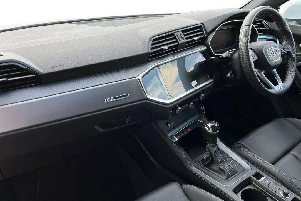 Audi Q3 35 Tfsi S Line S Tronic Leather 2024 DE74EYG White #2