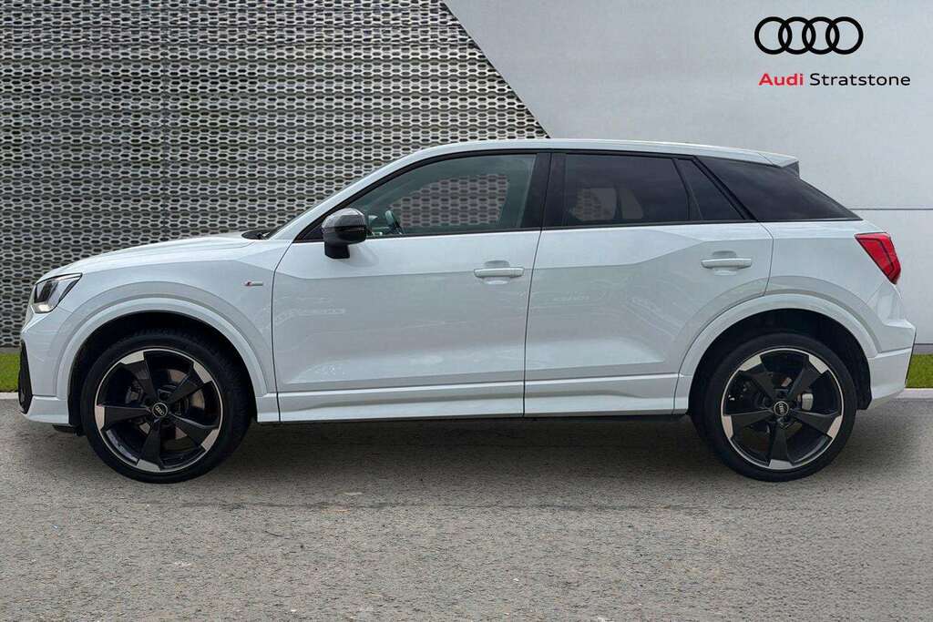 Audi Q2 35 Tfsi Black Edition S Tronic 2025 KR74HMX White #5