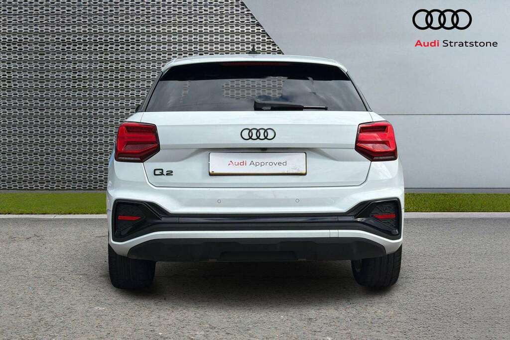 Audi Q2 35 Tfsi Black Edition S Tronic 2025 KR74HMX White #4
