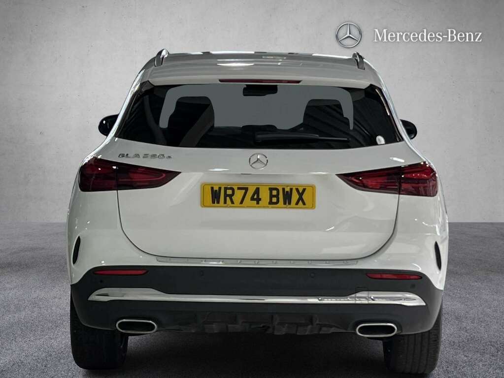 Mercedes-Benz GLA Class 250E Amg Line Executive 2024 WR74BWX White #4