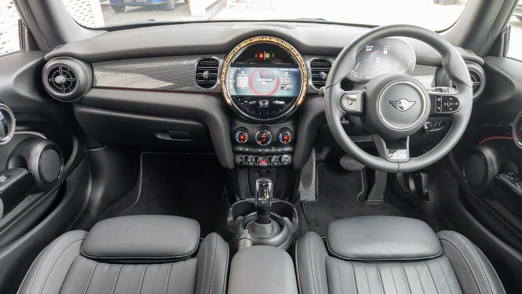 Mini Hatch 1.5 Cooper Exclusive Premium 2023 YR72ECJ White #4