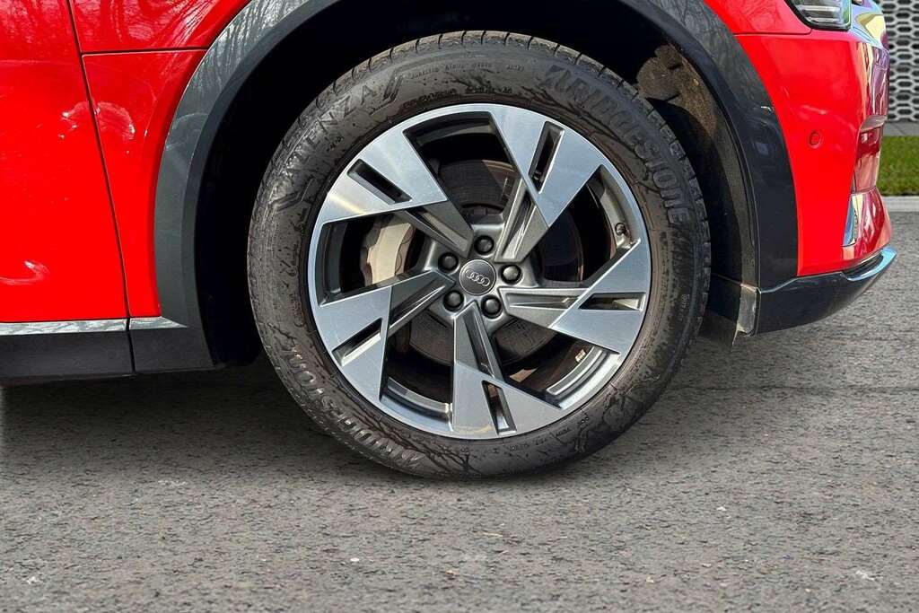 Audi E-tron 300Kw 55 Quattro 95Kwh 2020 Red #4