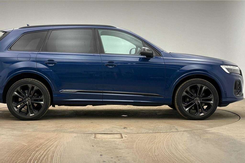 Audi Q7 55 Tfsi Quattro Black Edition Tiptronic 2024 YH74WRF Blue #4