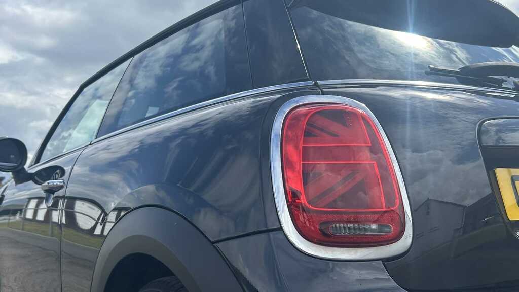 Mini Hatch 1.5 Cooper Classic 2023 GY23CMU Black #6