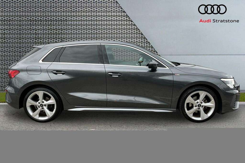 Audi A3 35 Tfsi S Line S Tronic 2024 DG24BVJ Grey #4