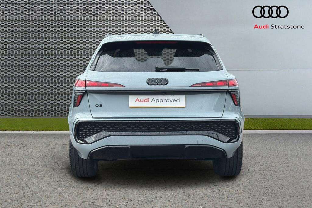 Audi Q3 1.5 E-hybrid Launch Edition S Tronic 2025 LS07JAG Grey #5