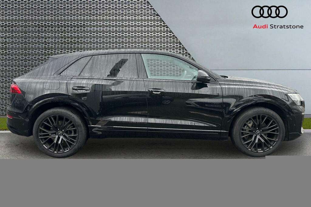 Audi Q8 55 Tfsi Quattro Black Edition Tiptronic 2024 Black #4