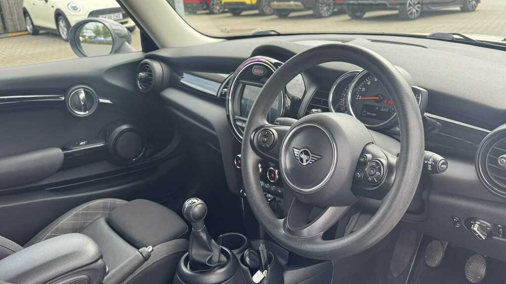 Mini Hatch 1.5 Cooper Classic II 2018 FX68MYY White #5