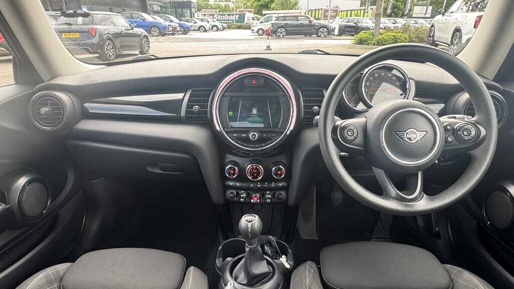 Mini Hatch 1.5 Cooper Classic II 2018 FX68MYY White #3