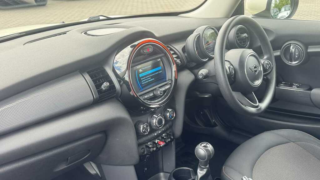 Mini Hatch 1.5 Cooper Classic II 2020 EK20CHZ White #5