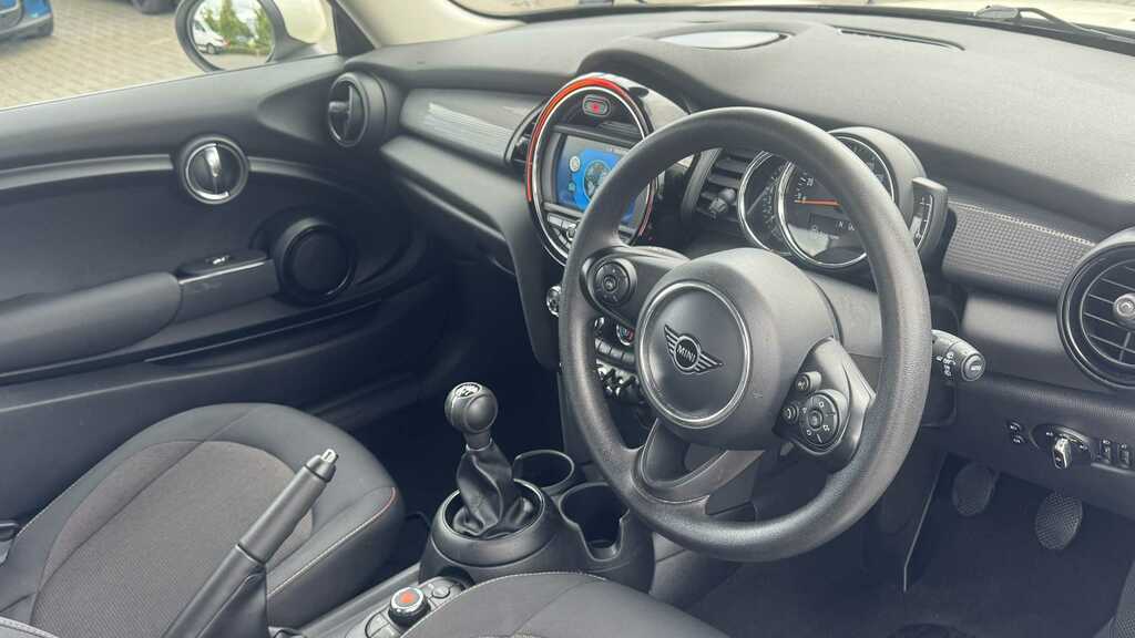 Mini Hatch 1.5 Cooper Classic II 2020 EK20CHZ White #4