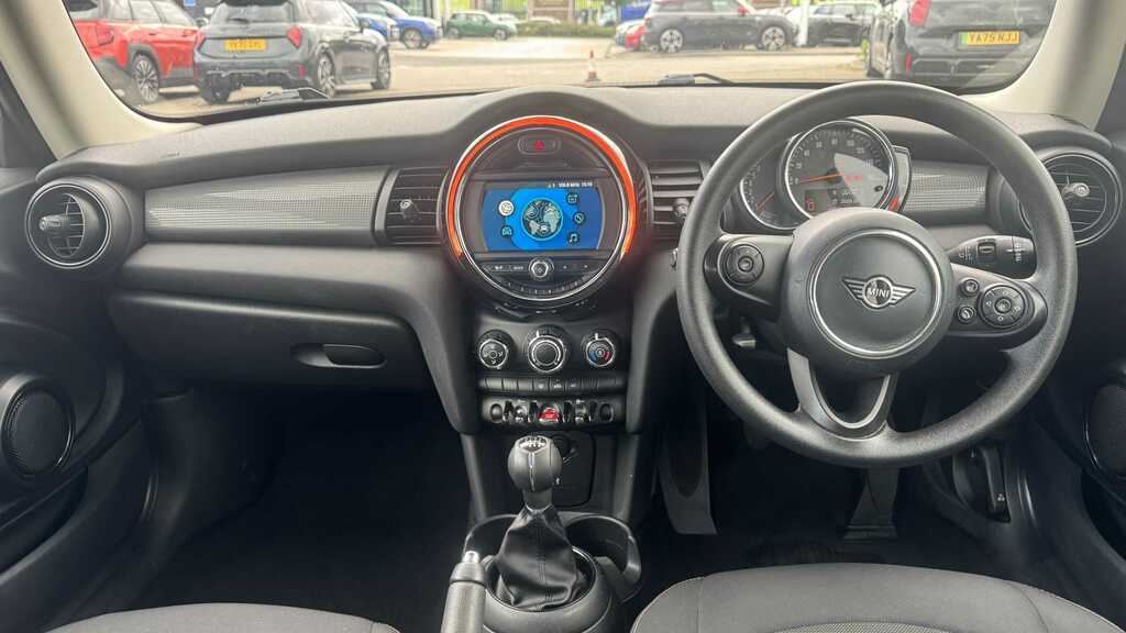 Mini Hatch 1.5 Cooper Classic II 2020 EK20CHZ White #2