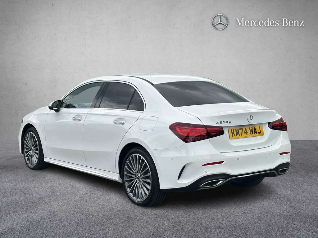 Mercedes-Benz A Class A250e Amg Line Premium 2024 White