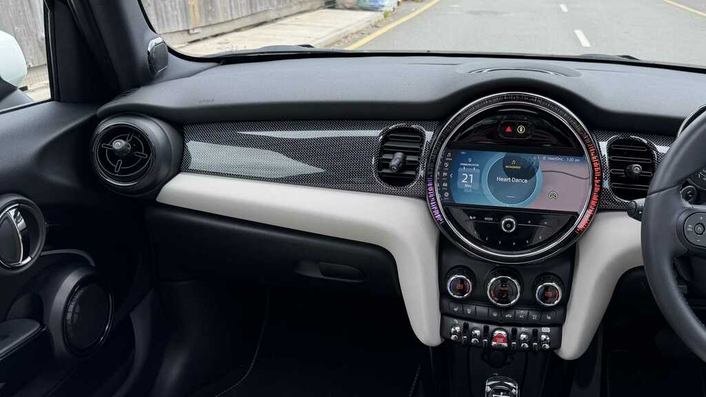 Mini Hatch 2.0 S Exclusive 2024 BK24UCX Black #4